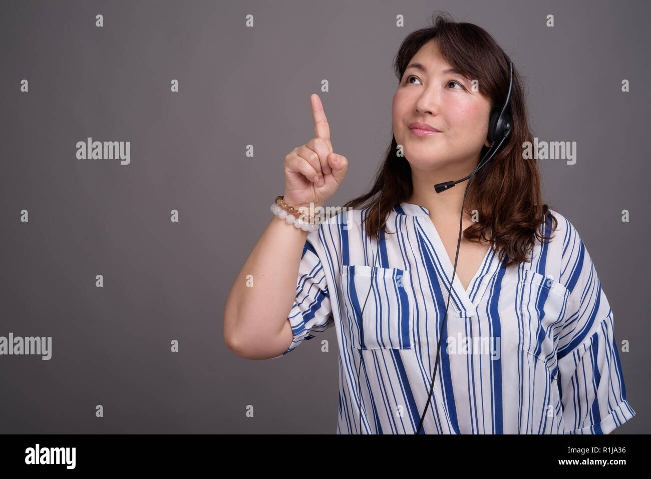 Thinking Customer Rep Telemarketing business woman thinking hi-res stock photography and ...