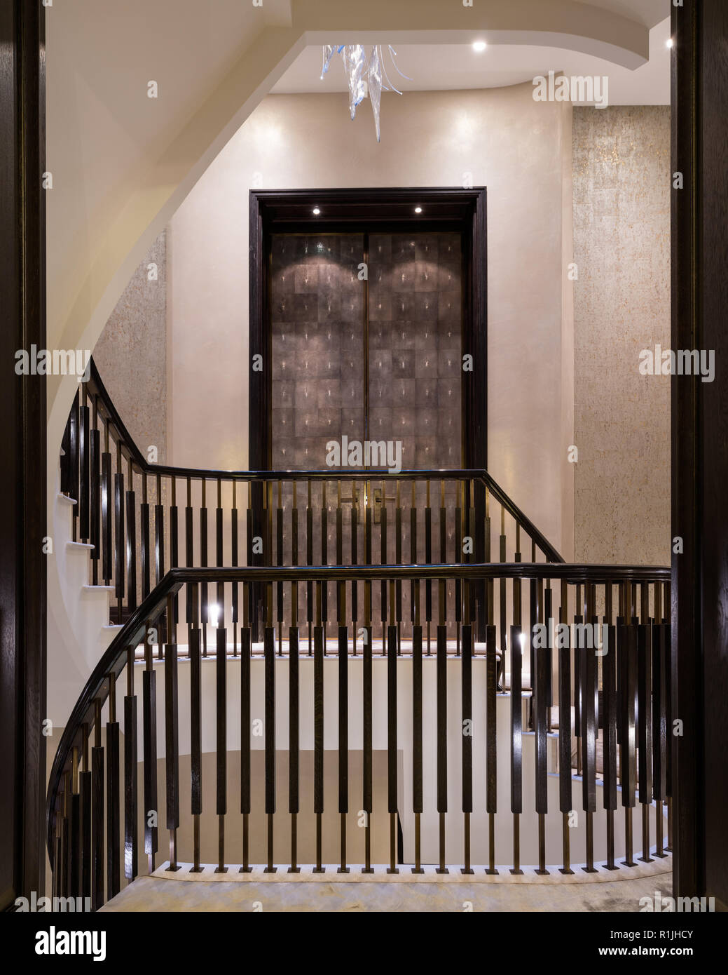 Closed door double doors hi-res stock photography and images - Alamy
