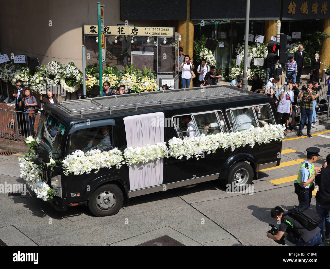 (181113) HONG KONG, Nov. 13, 2018 (Xinhua) The hearse carrying