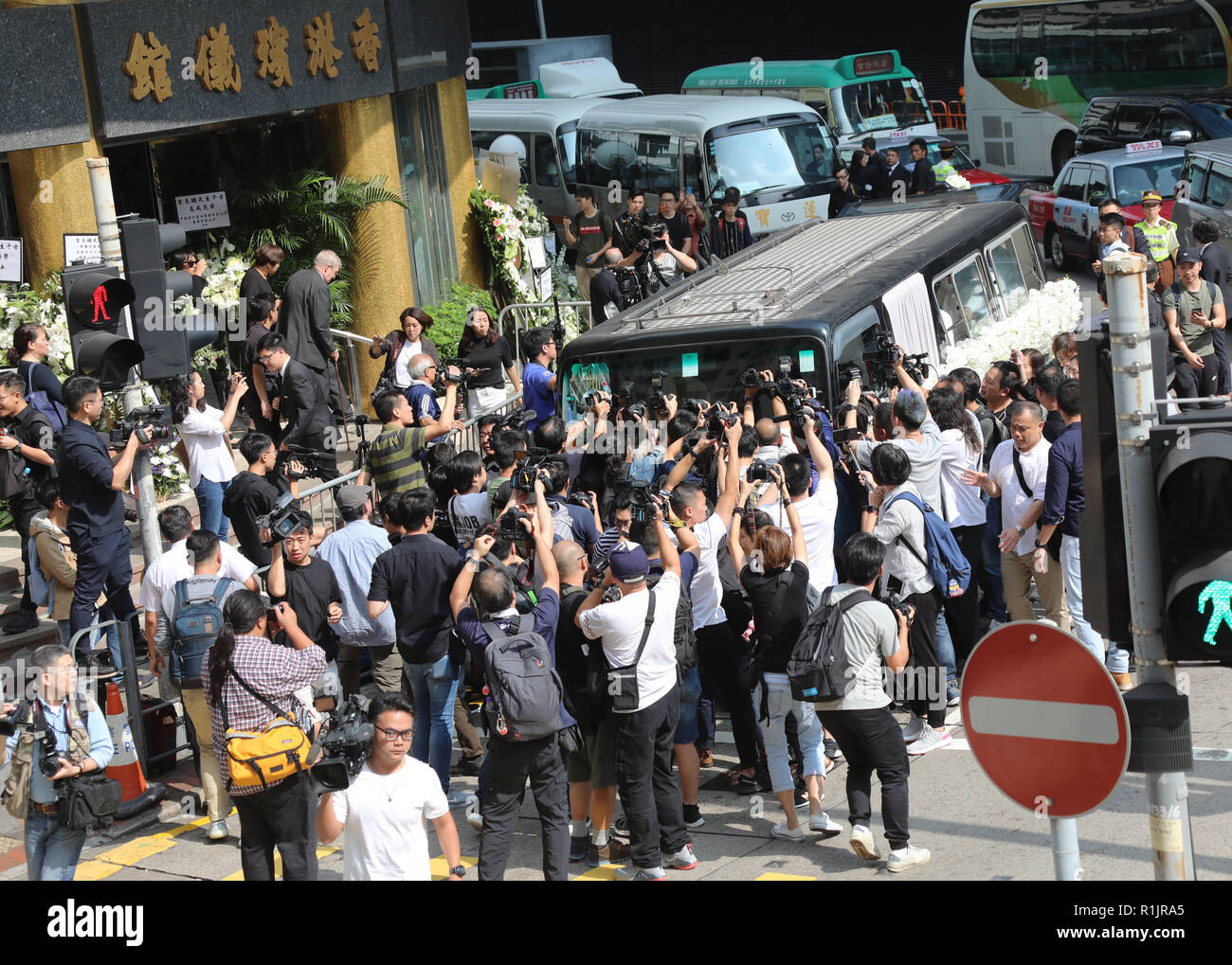 (181113) HONG KONG, Nov. 13, 2018 (Xinhua) The hearse carrying