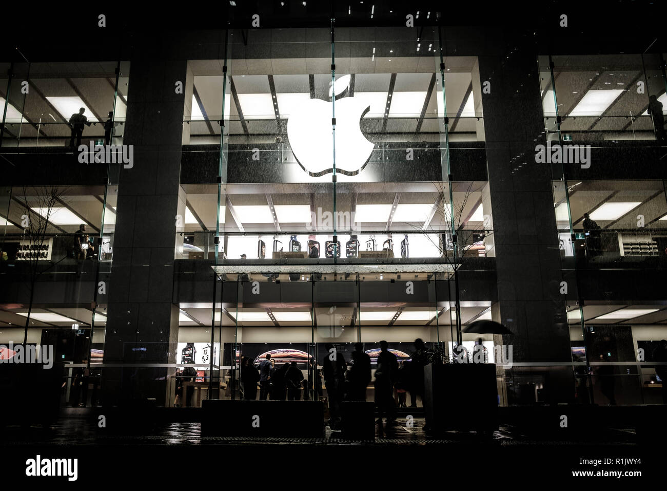 Sydney, New South Wales, Australia. 5th Oct, 2018. Entrance of Apple store seen on George street in Sydney, Australia. Credit: Hendrik Osula/SOPA Images/ZUMA Wire/Alamy Live News Stock Photo