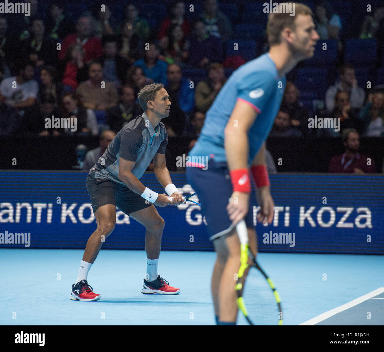 O2, London, UK. 13 November, 2018. Day three of the tournaments at the O2 arena in London afternoon doubles match. Raven Klaassen (RSA) and Michael Venus (NZL), ranked 6, vs Nikola Mektic (CRO) and Alexander Peya (AUT), ranked 7. Credit: Malcolm Park/Alamy Live News. Stock Photo