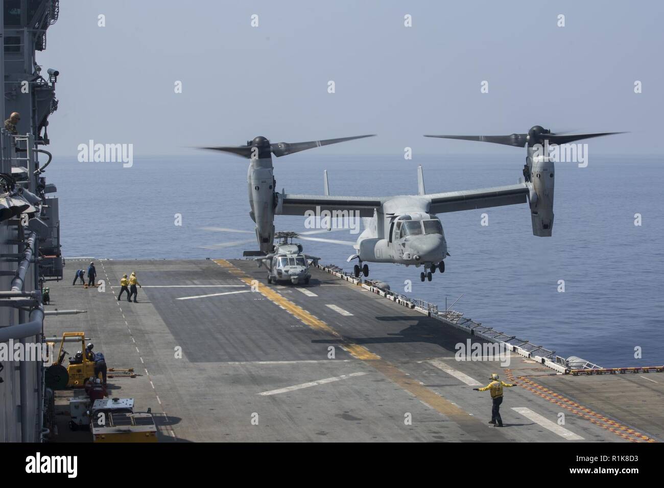 An MV-22B Osprey tiltrotor aircraft, belonging to Marine Medium ...