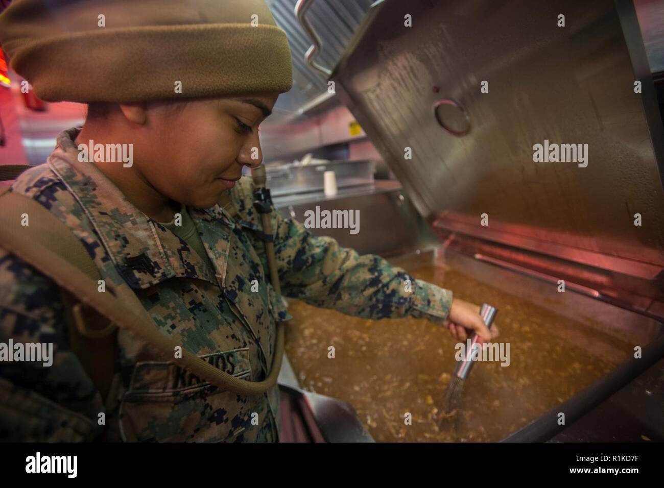 Expeditionary field kitchen hires stock photography and images Alamy