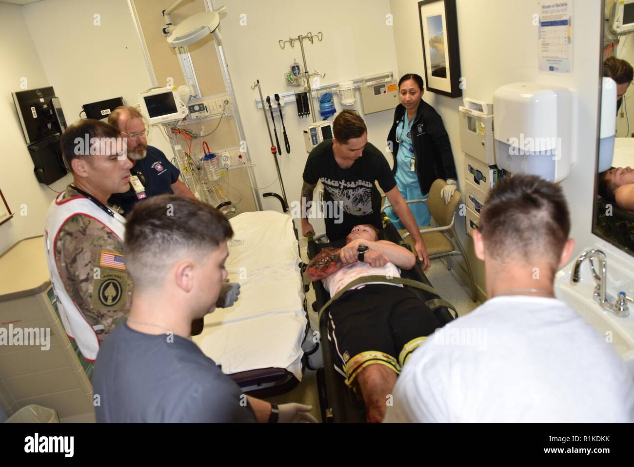 Mascal Exercise Injuries Example Emergency room doctor us hi-res stock photography and images - Alamy