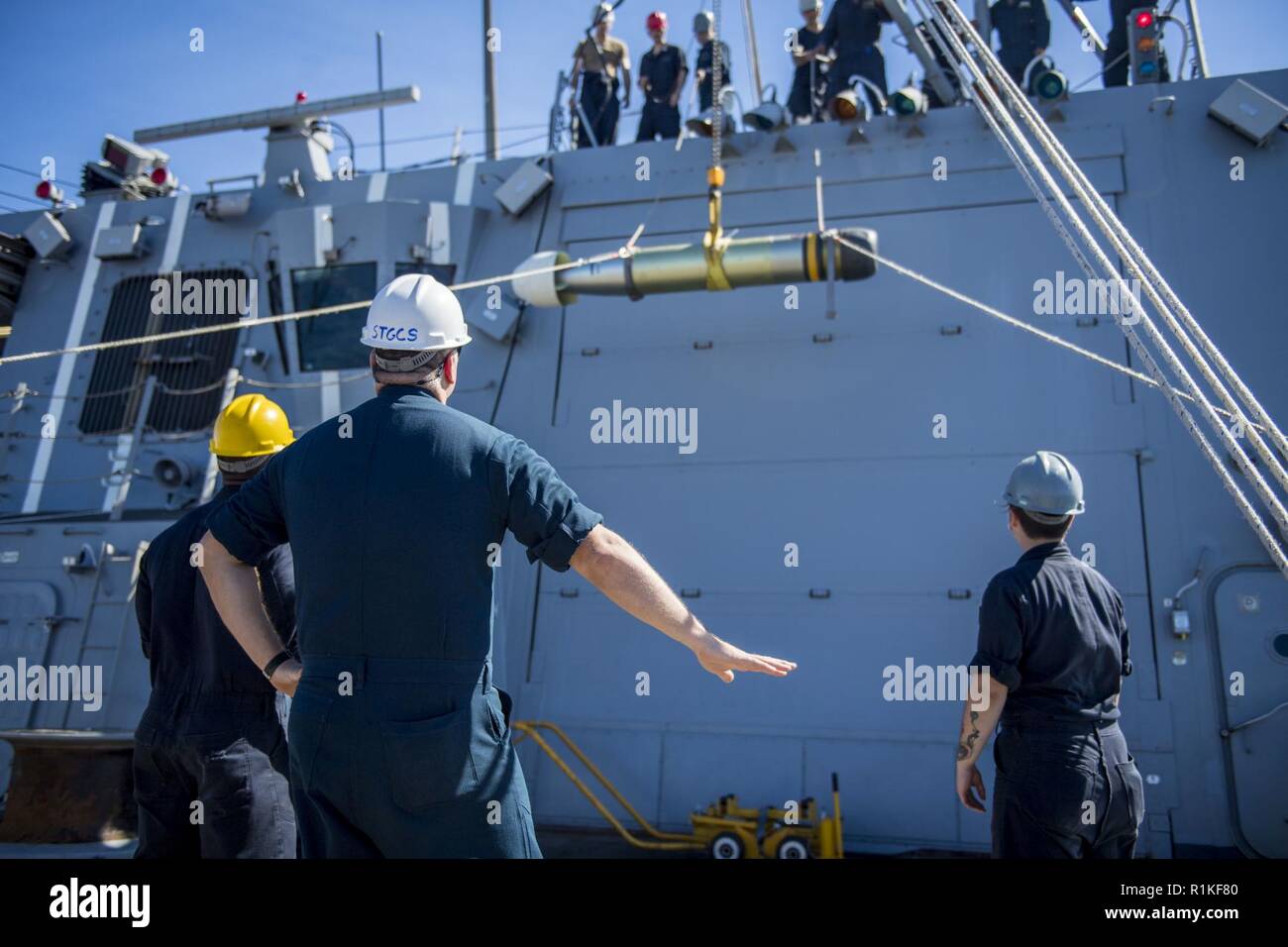 PACIFIC OCEAN (Oct. 14, 2018) Sailors supervise the lowering of a MK46 ...