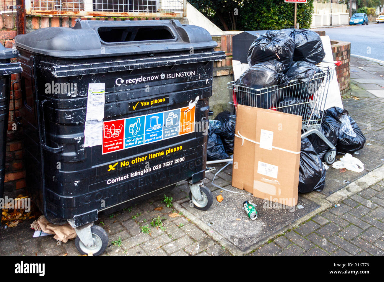 Islington recycle bin hi-res stock photography and images - Alamy
