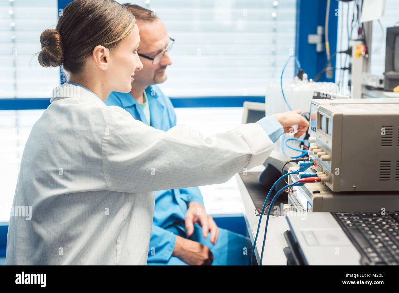 Lab Bench Stock Photos Lab Bench Stock Images Page 2 Alamy