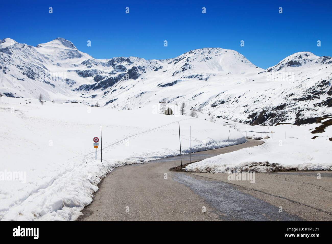 Mountain road in a sunny day (Swiss alps). Simplon Pass, Valais, Switzerland Stock Photo