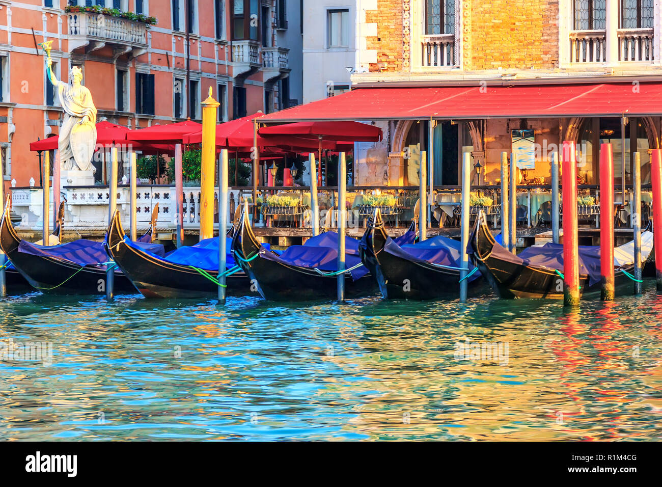 Street cafe and gondolas in Venice Channel Stock Photo - Alamy