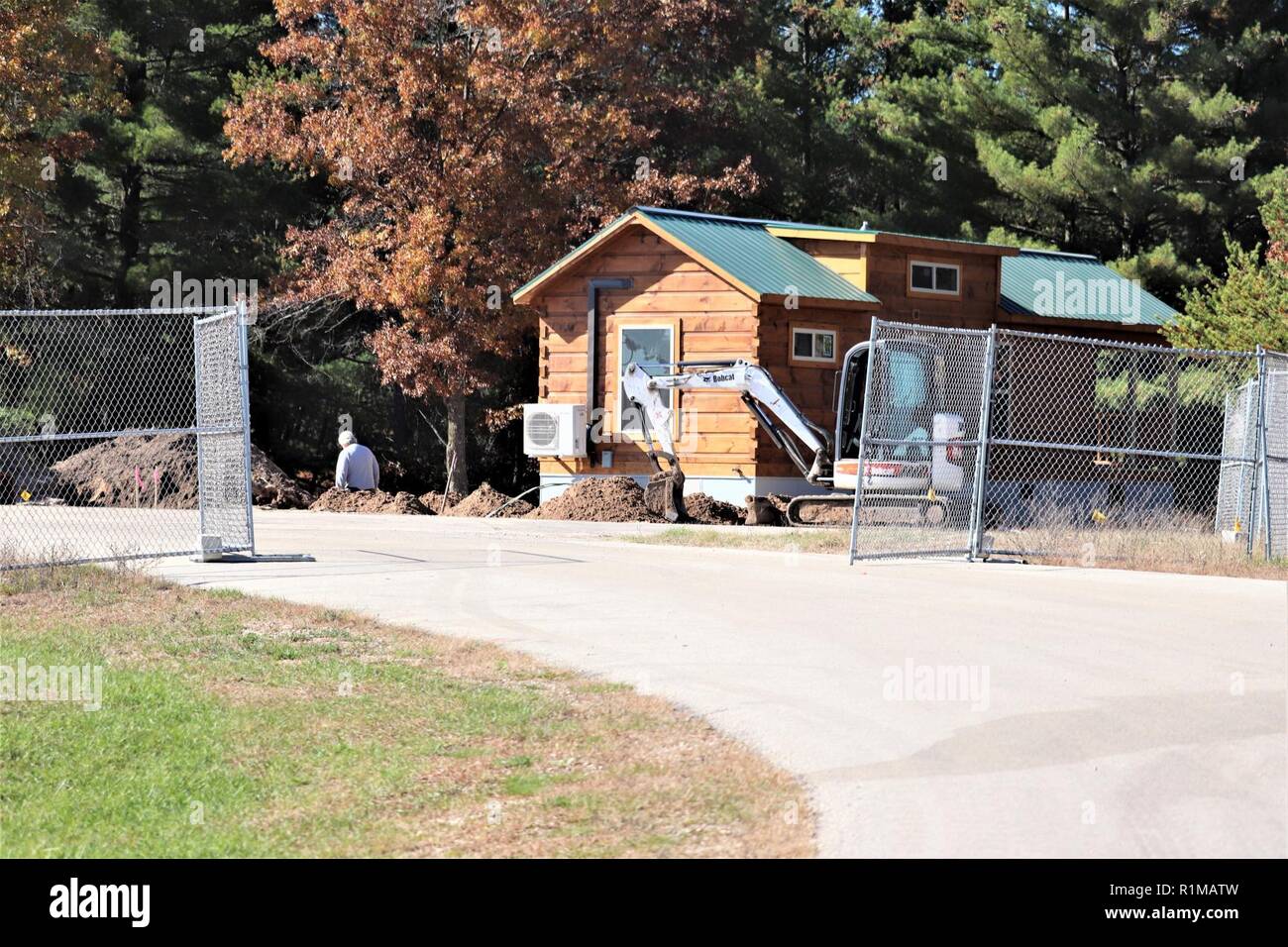 Contractors Work On A New Cabin Oct 18 2018 At Pine View