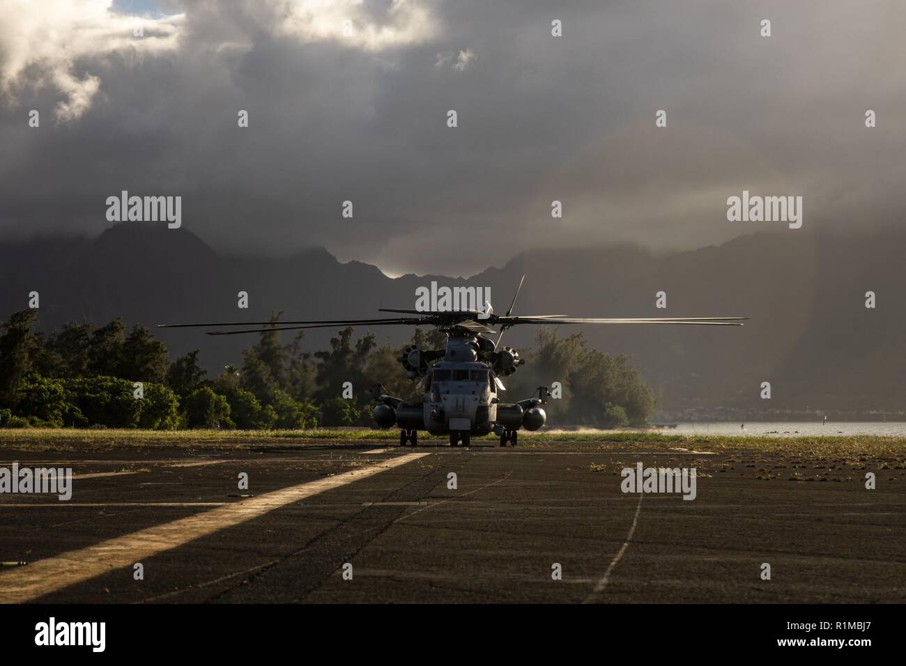 A U.S. Marine Corps CH-53E Super Stallion with Marine Heavy Helicopter Squadron 463, Marine Aircraft Group 24, prepares to conduct Chemical, Biological, Radioactive and Nuclear Environment (CBRNE) helicopter support team training, Marine Corps Air Station Kaneohe Bay, Oct. 22, 2018. The flight was conducted to produce readiness within the squadron. Stock Photo