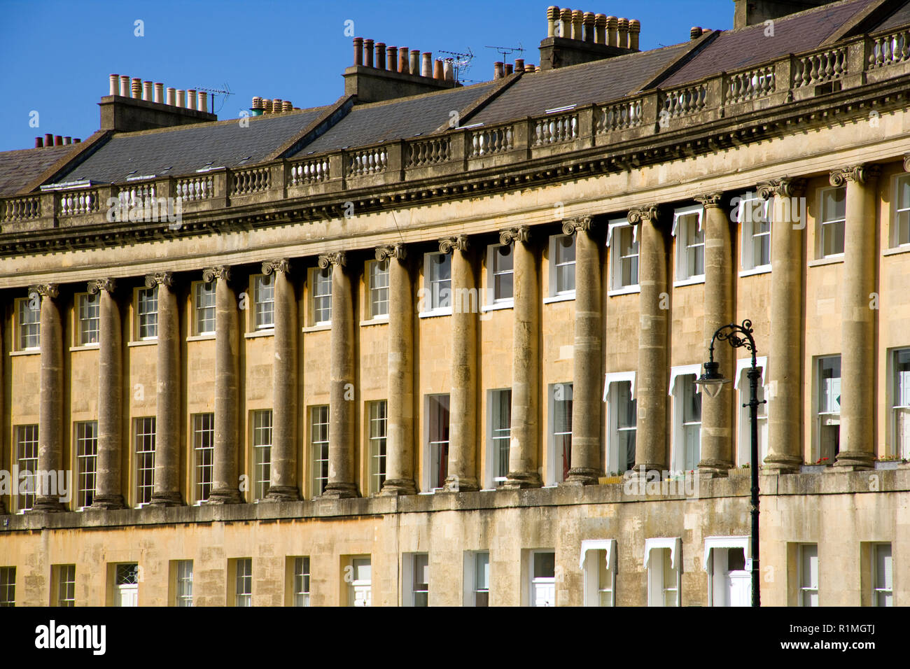 UK, England, Somerset, Bath, World Heritage City, historic terraced houses pattern in The Royal Crescent Stock Photo
