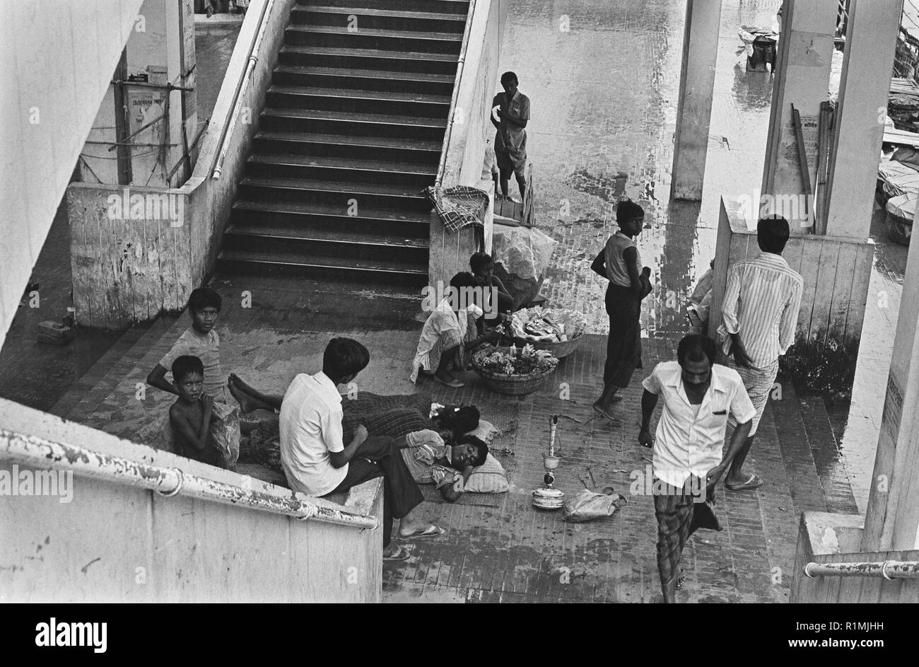 Vendors and rough sleepers,central Dhaka 1980 Stock Photo