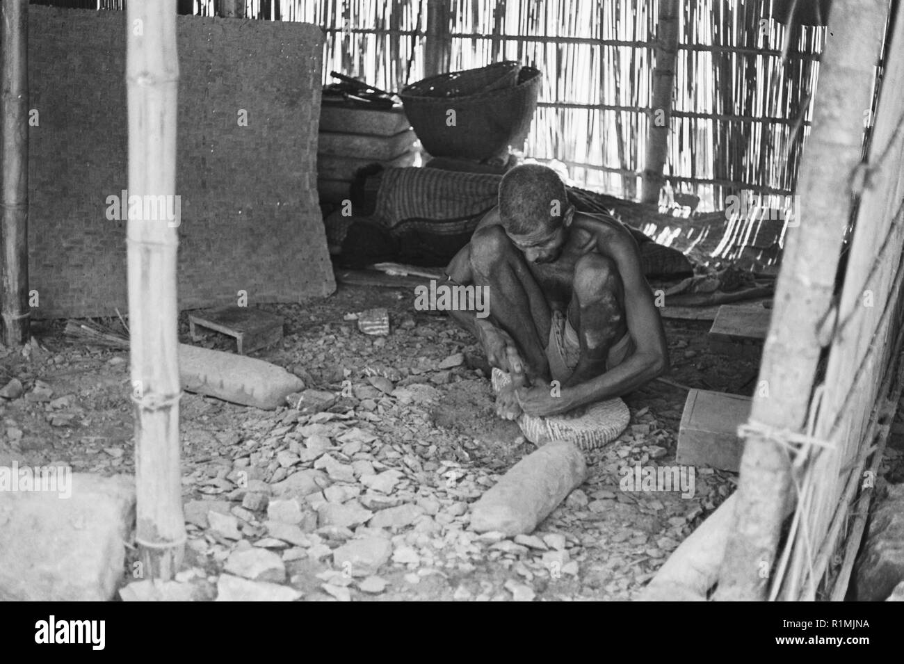 Stonemason, Jaflong, Sylhet district, probably making millstone 1980 Stock Photo