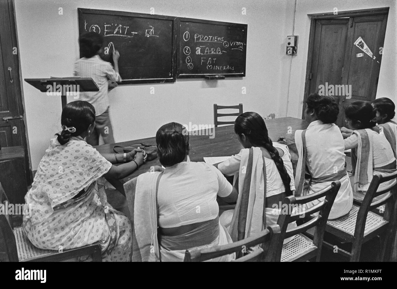 55/6  Child Nutrition Unit , training nutrition outreach workers (Save the Children) 1980 Stock Photo