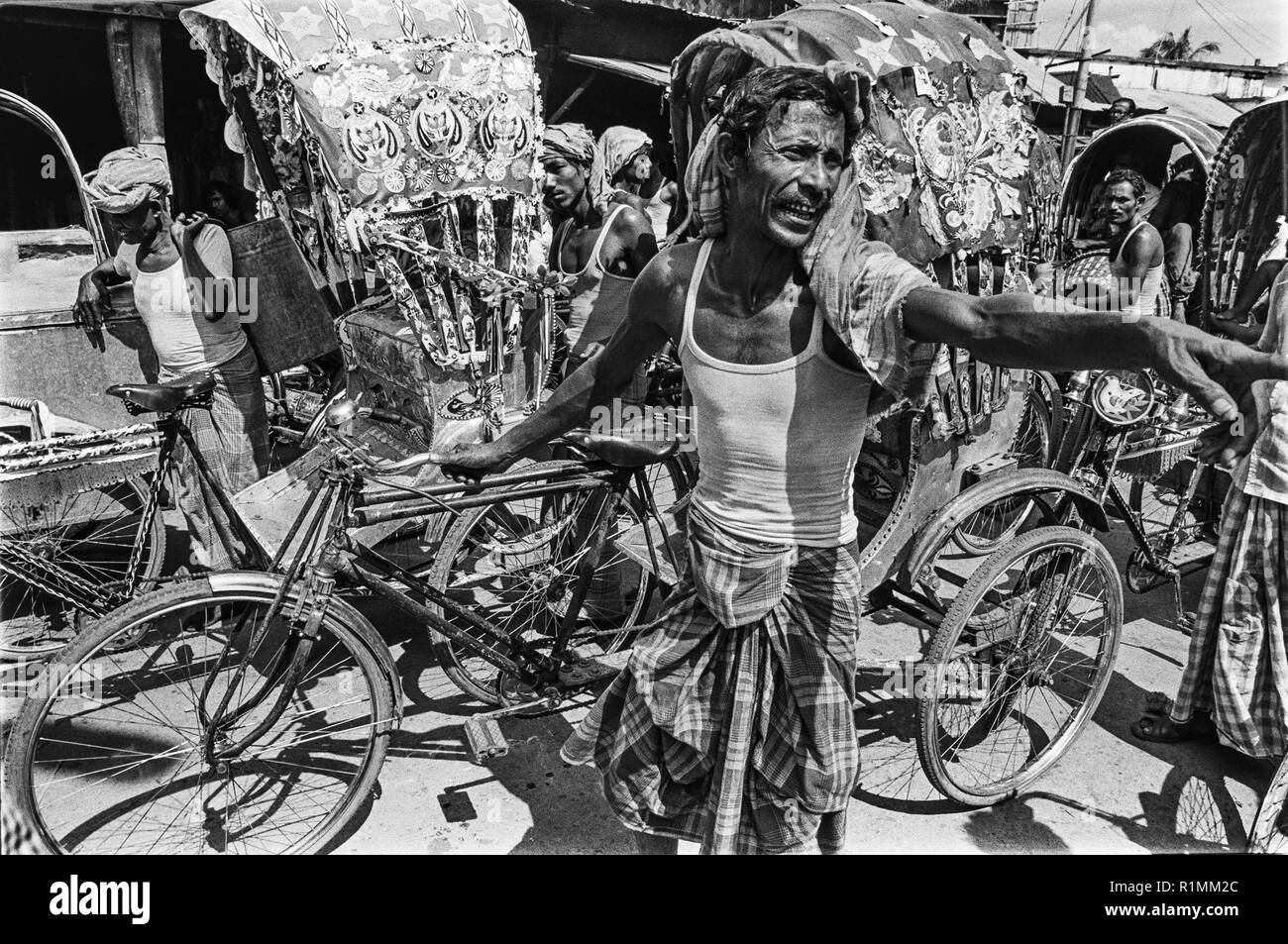 Bangladesh dhaka rickshaw Black and White Stock Photos & Images Alamy