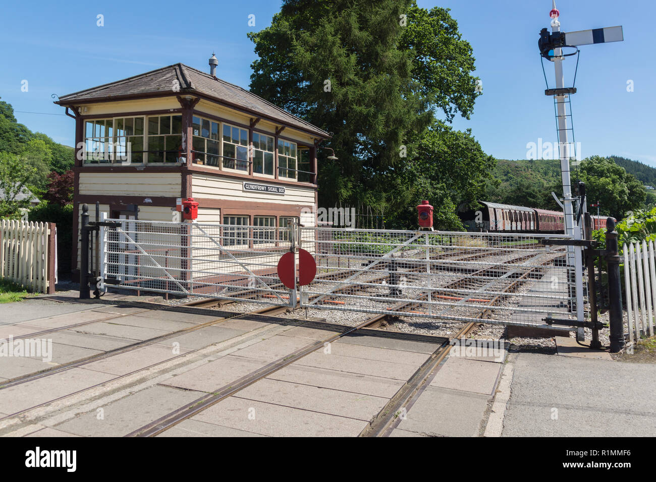Signal Box Level Crossing High Resolution Stock Photography And Images Alamy Signal Box Level Crossing High Resolution Stock Photography And Images Alamy