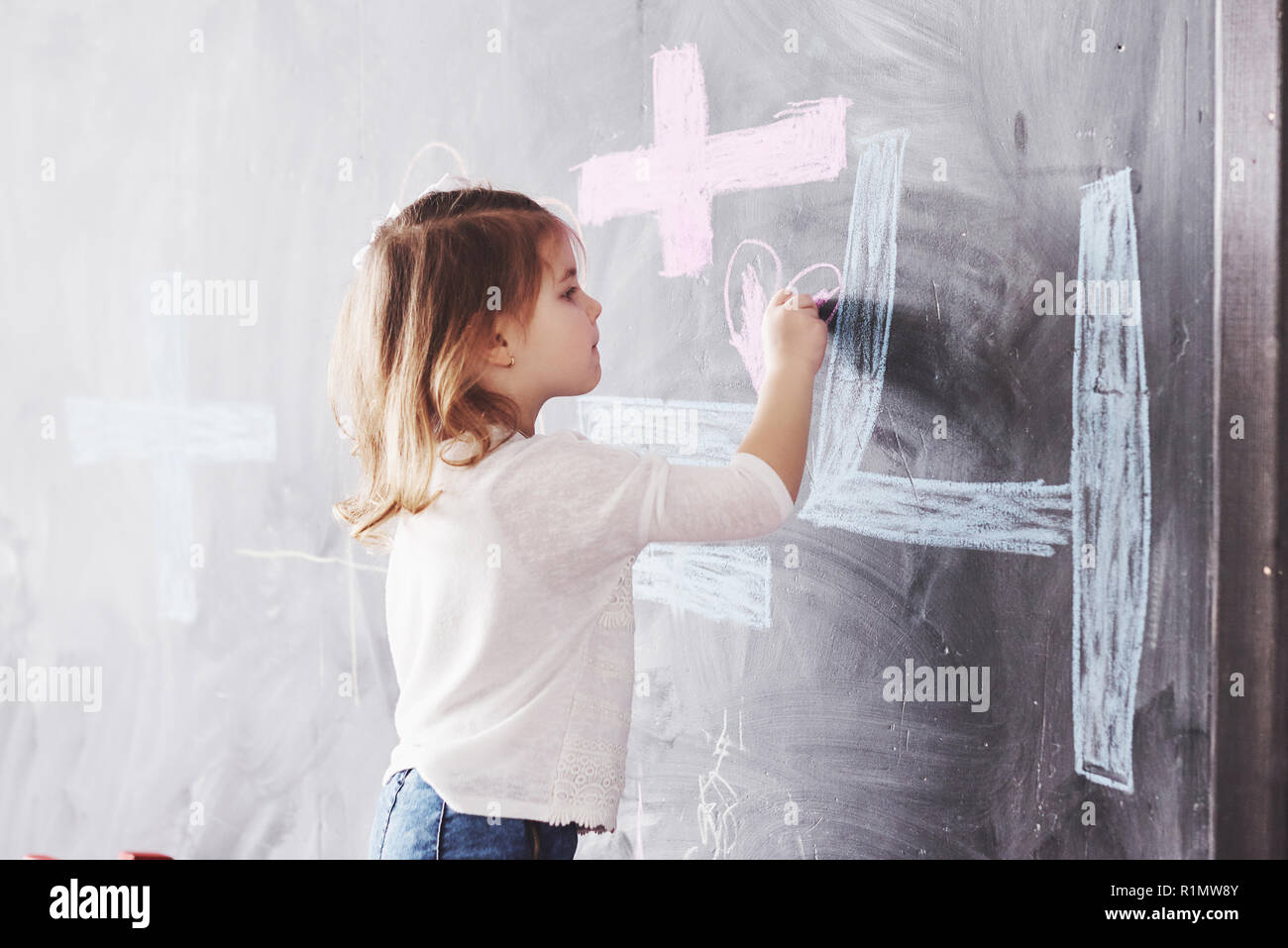 Little girl writing on wall hires stock photography and images Alamy