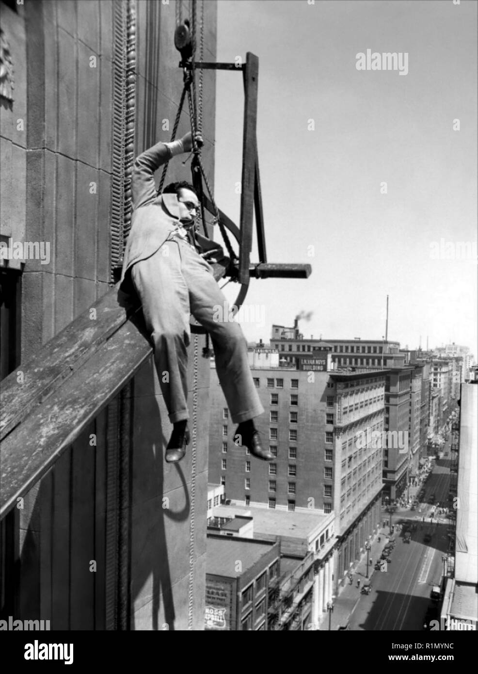 Harold lloyd stunt hi-res stock photography and images - Alamy
