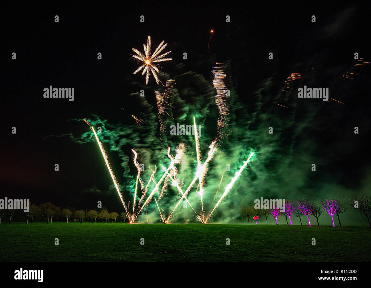Mortiers De Feux D'artifice Image stock - Image du fireworks, canon:  25706531