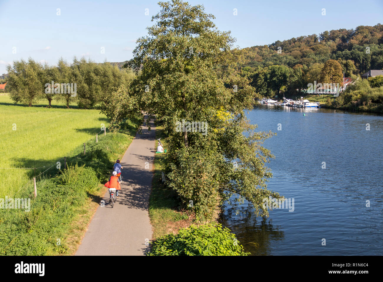 Ruhrtalradweg, Ruhr Valley Cycle Route, Ruhr, cycle and pedestrian path,  between Essen-Werden and Essen Kettwig,Germany Stock Photo - Alamy
