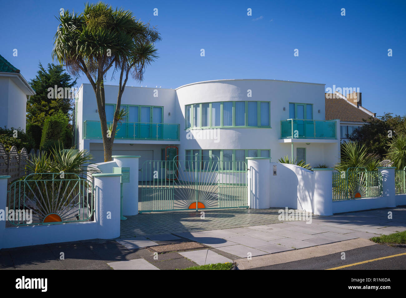 Stylish period Art Deco houses at FrintononSea, Essex Stock Photo Alamy