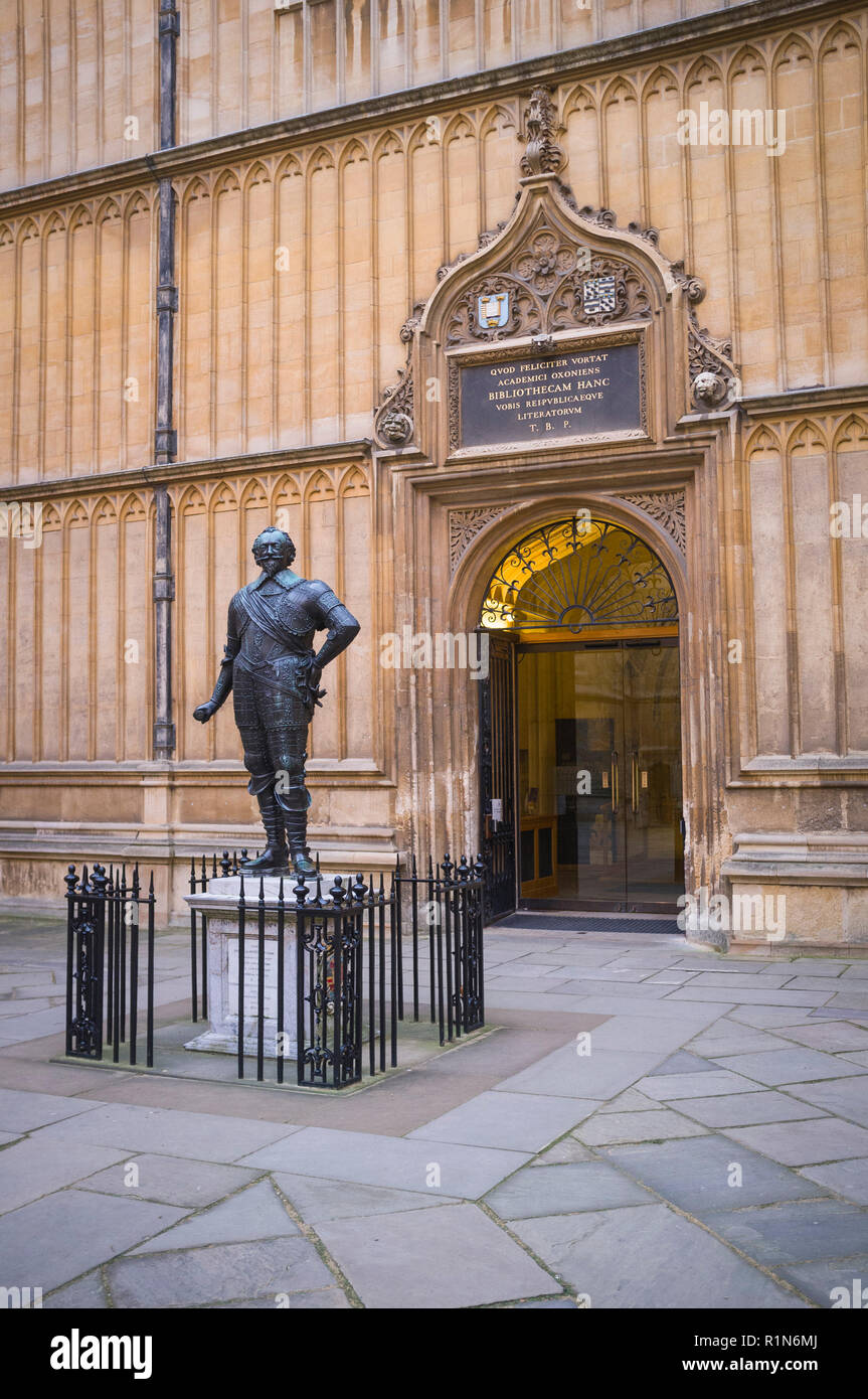 Bodleian library statue oxford hires stock photography and images Alamy