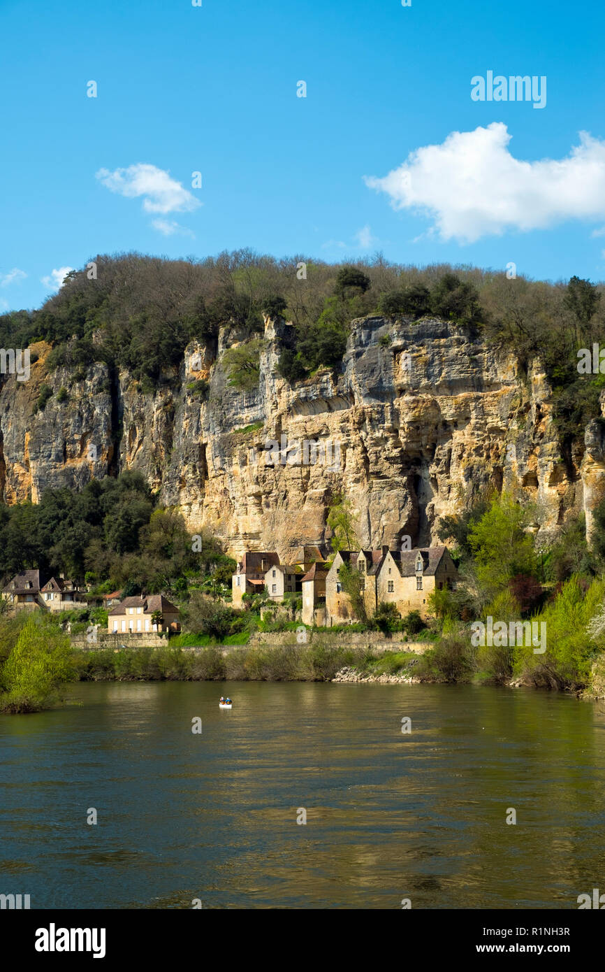 The honeypot village of La Roque-Gageac is built under the cliffs beside the Dordogne River in Dordogne, Nouvelle Aquitaine, France. It is a member of the Les Plus Beaux Villages de France ('The most beautiful villages of France') association. Stock Photo