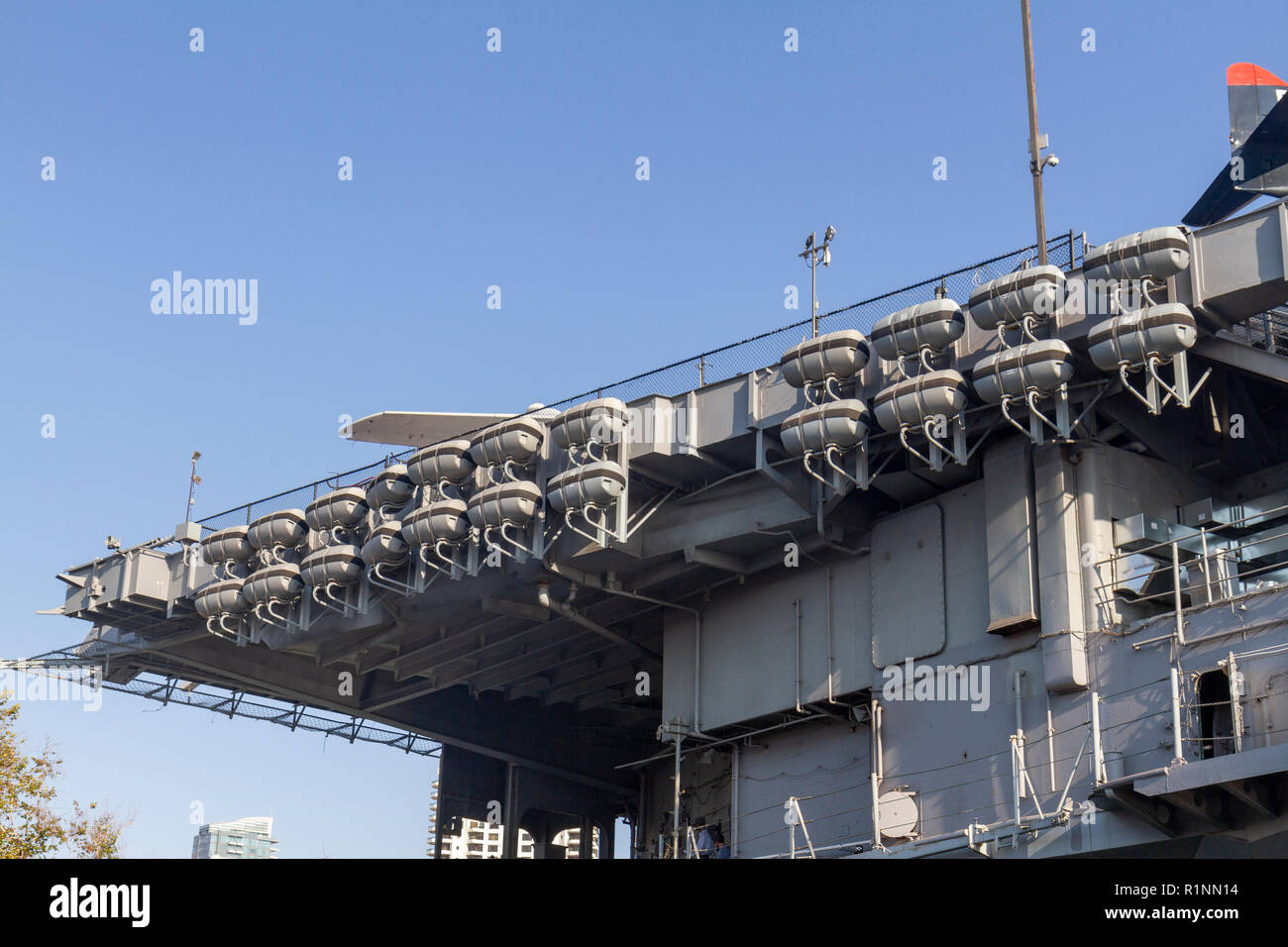Life Raft Museum Emergency inflatable life rafts just below the deck on USS Midway ...