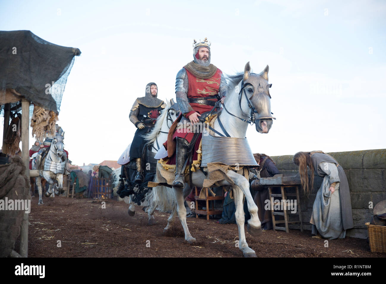 OUTLAW KING, Billy Howle, Stephen Dillane, 2018. ph: David Eustace ...