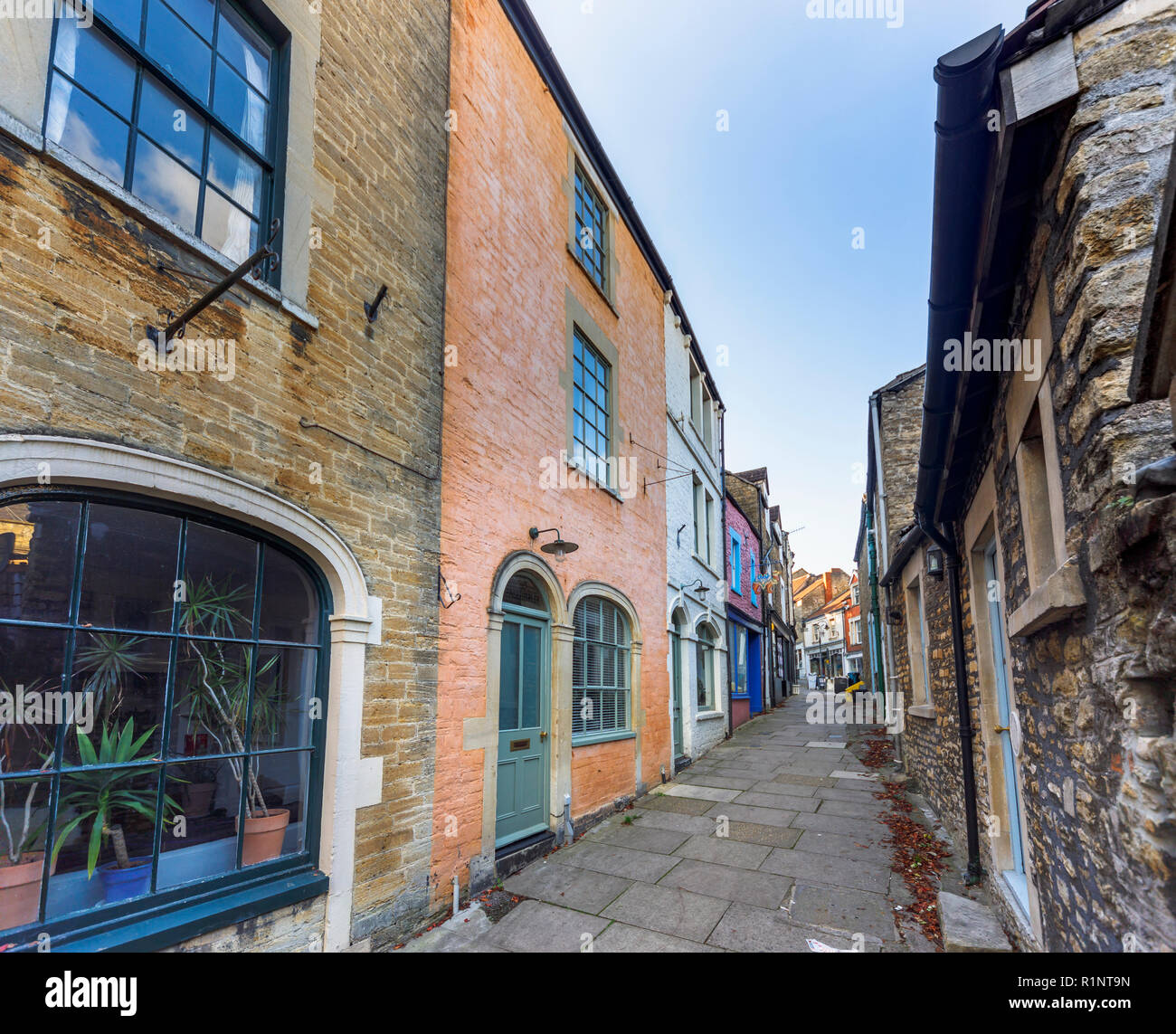 Paul Street, an alleyway off Catherine Hill with unspoilt quaint buildings and shops in the small eastern Somerset town of Frome, south-west England Stock Photo