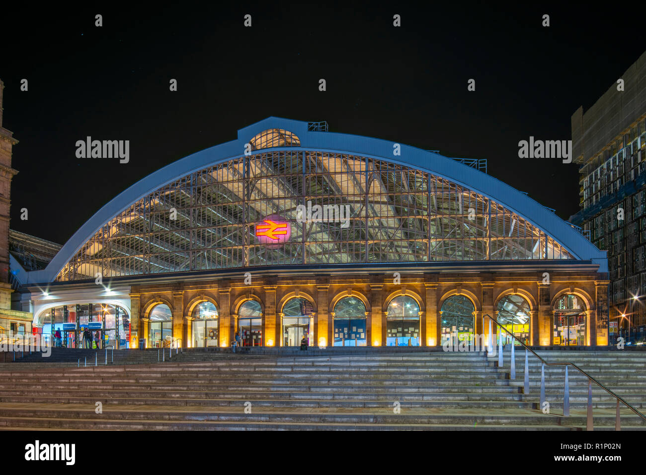 Nighttime view of Lime Street Railway station Liverpool Stock Photo