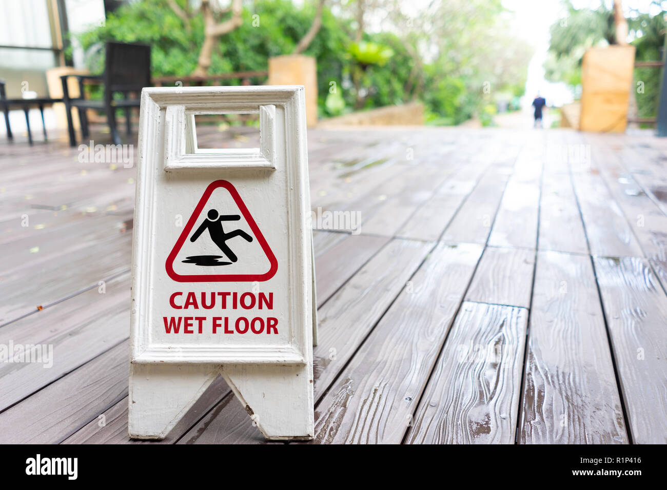 Supermarket caution wet floor sign hires stock photography and images Alamy