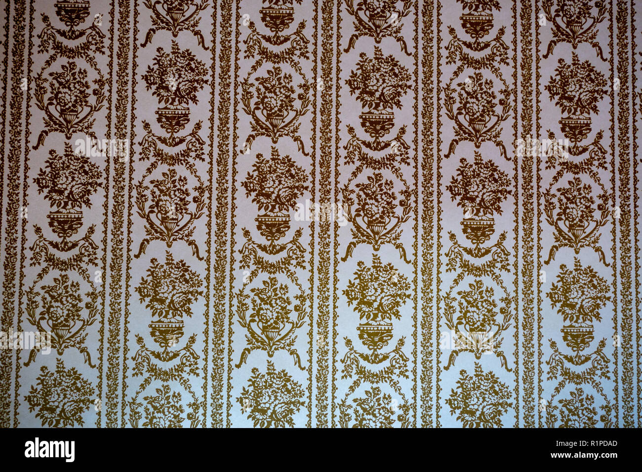 gold finished flock style old fashioned wallpaper Stock Photo