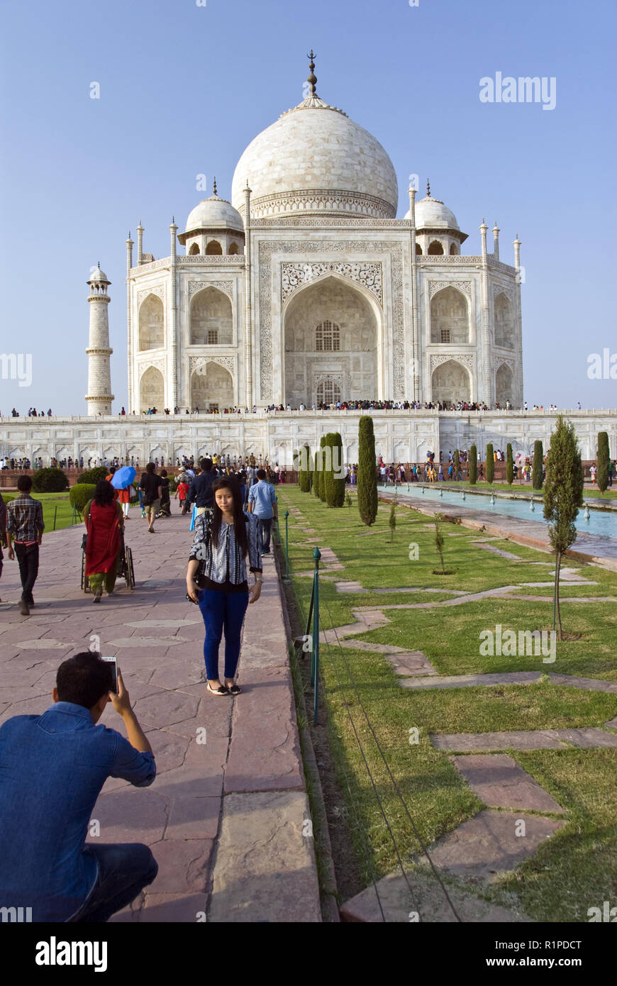 The people visit Taj Mahal editorial stock photo. Image of mumtaz - 39190153