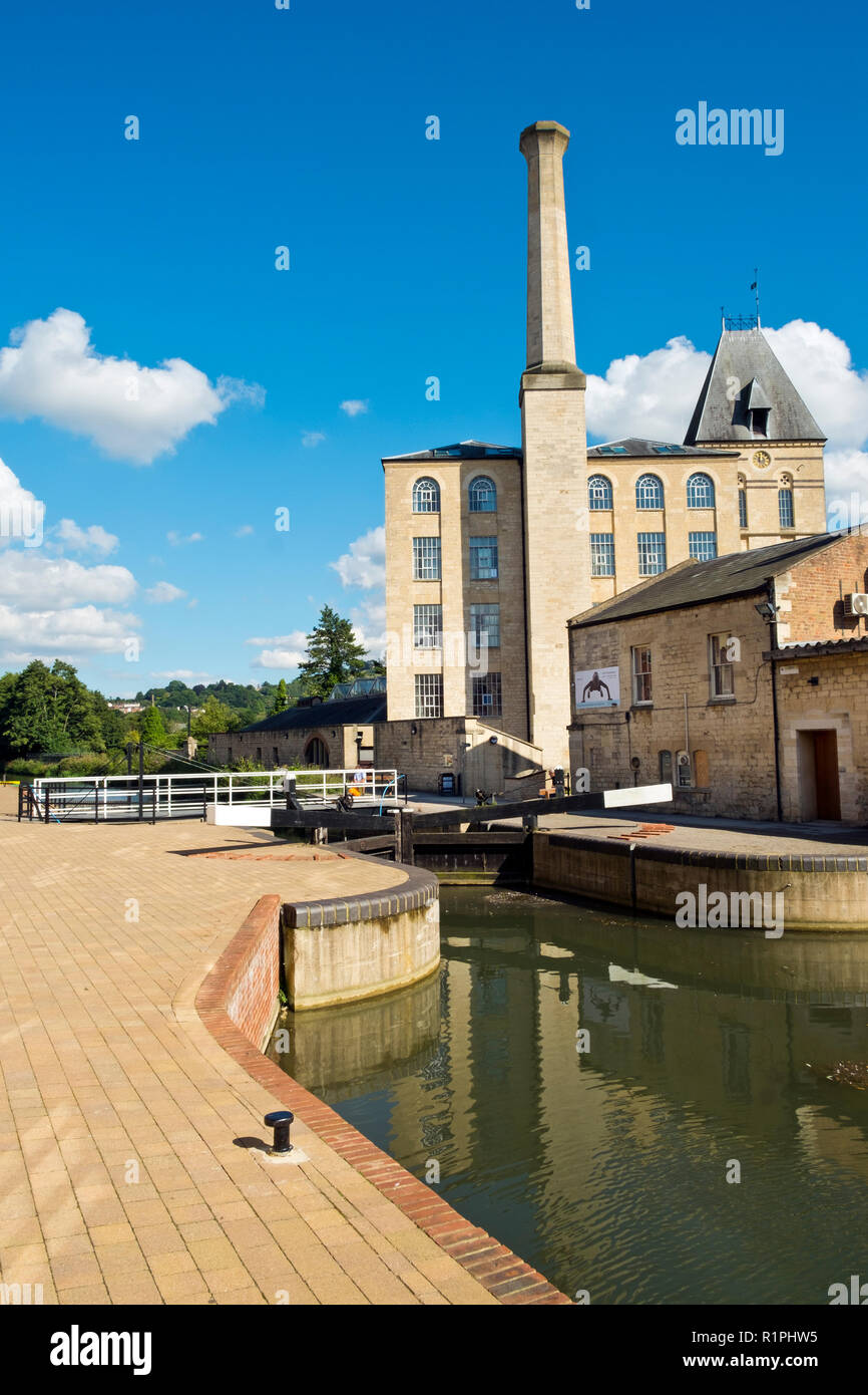 Stroud, Gloucestershire, UK - 26th August 2016: Summer sunshine brings people out to enjoy the regenerated Stroudwater Canal project by historic Ebley Mill, Stroud, Gloucestershire, UK Stock Photo
