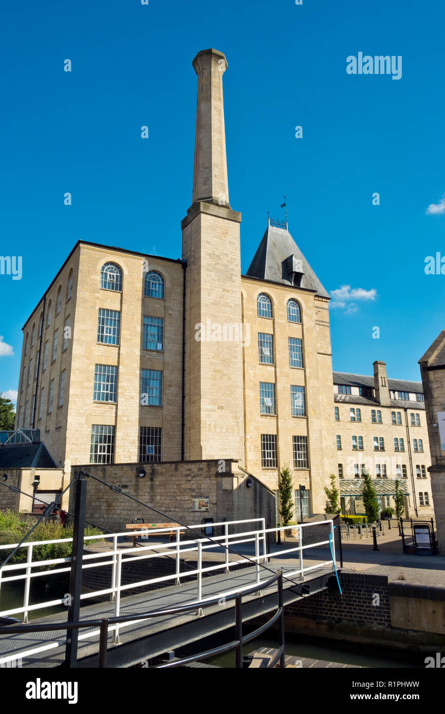 Stroud, Gloucestershire, UK - 26th August 2016: Summer sunshine on the regenerated Stroudwater Canal and historic Ebley Mill, now coverted to offices, Stroud, Gloucestershire, UK Stock Photo