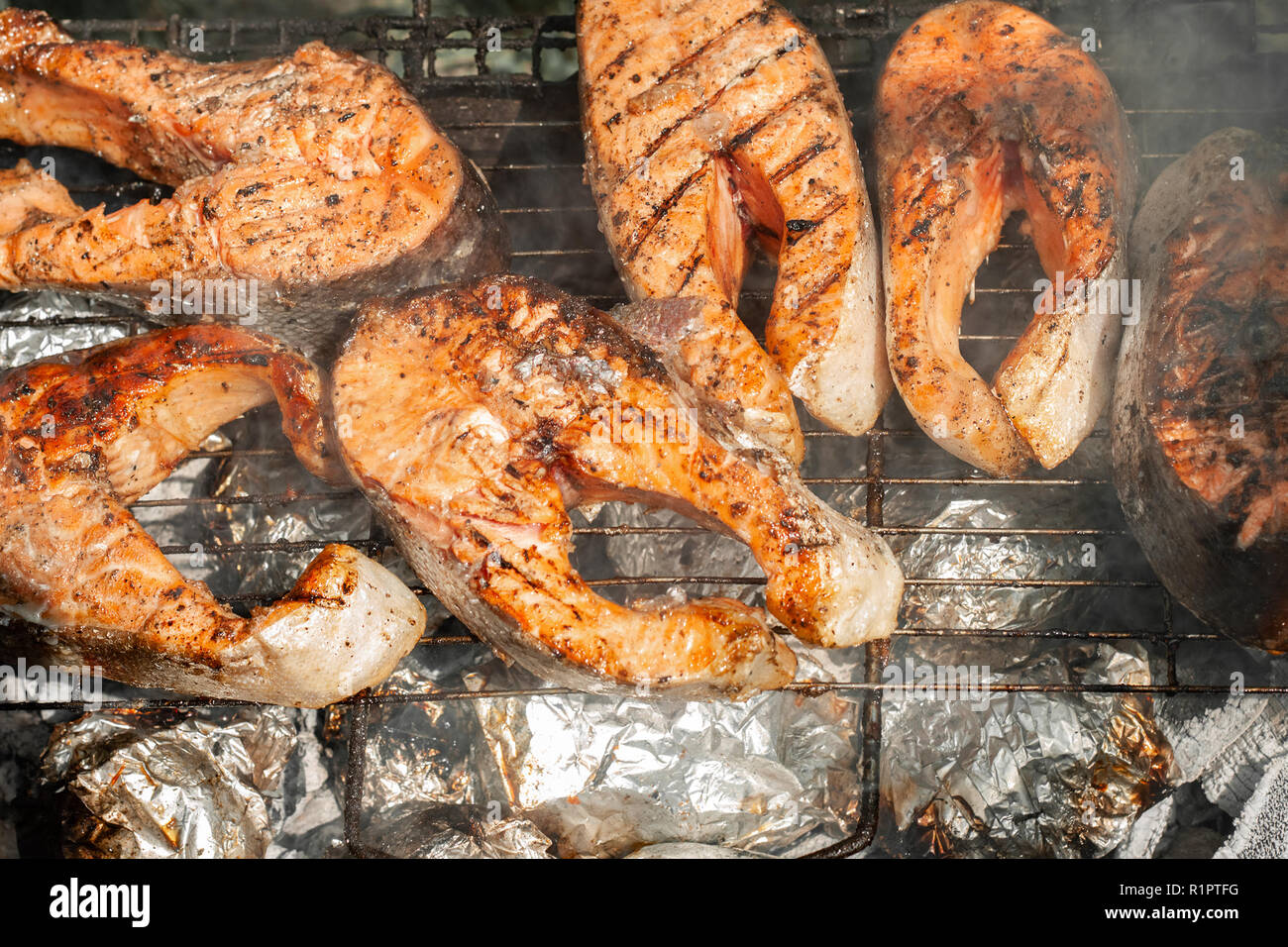 Fish chunks on grill hi-res stock photography and images - Alamy