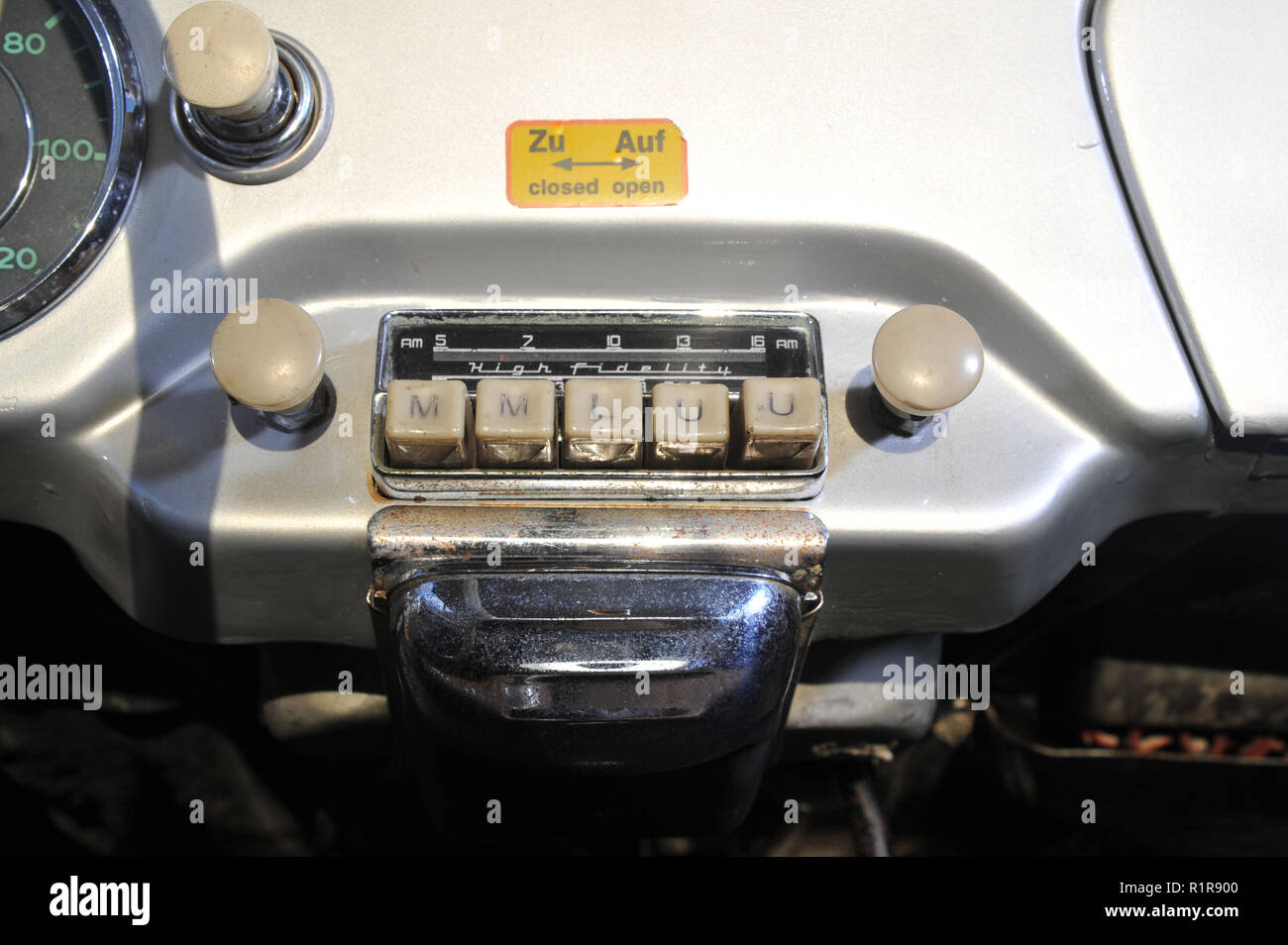 Old push button car radio hires stock photography and images Alamy