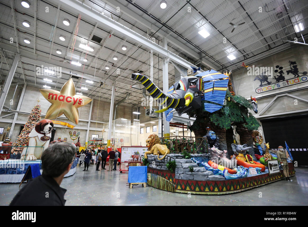 2018 macy's parade splashing safari hires stock photography and images