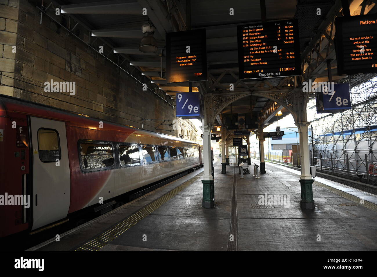 Edinburgh, UK. 14th Nov, 2018. Ahead of a Holyrood vote calling for the ScotRail break clause to be exercised, Scottish Labour leader Richard Leonard and Transport spokesperson Colin Smyth campaign at Waverley station. Credit: Colin Fisher/Alamy Live News Stock Photo