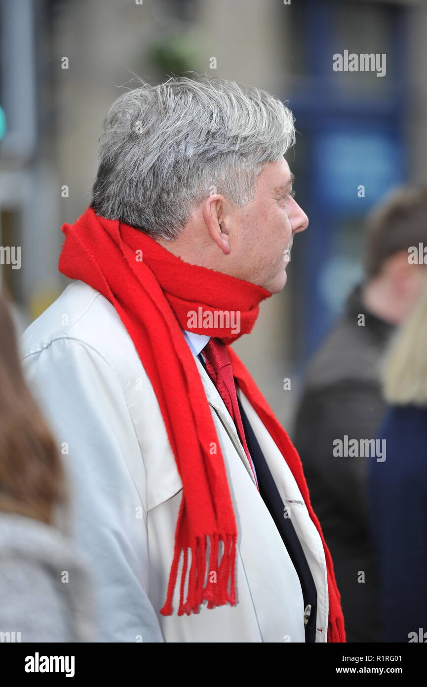 Edinburgh, UK. 14th Nov, 2018. Ahead of a Holyrood vote calling for the ScotRail break clause to be exercised, Scottish Labour leader Richard Leonard and Transport spokesperson Colin Smyth campaign at Waverley station. Credit: Colin Fisher/Alamy Live News Stock Photo