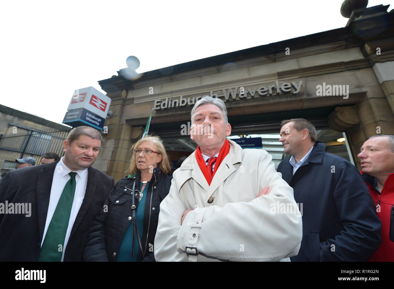 Edinburgh, UK. 14th Nov, 2018. Ahead of a Holyrood vote calling for the ScotRail break clause to be exercised, Scottish Labour leader Richard Leonard and Transport spokesperson Colin Smyth campaign at Waverley station. Credit: Colin Fisher/Alamy Live News Stock Photo