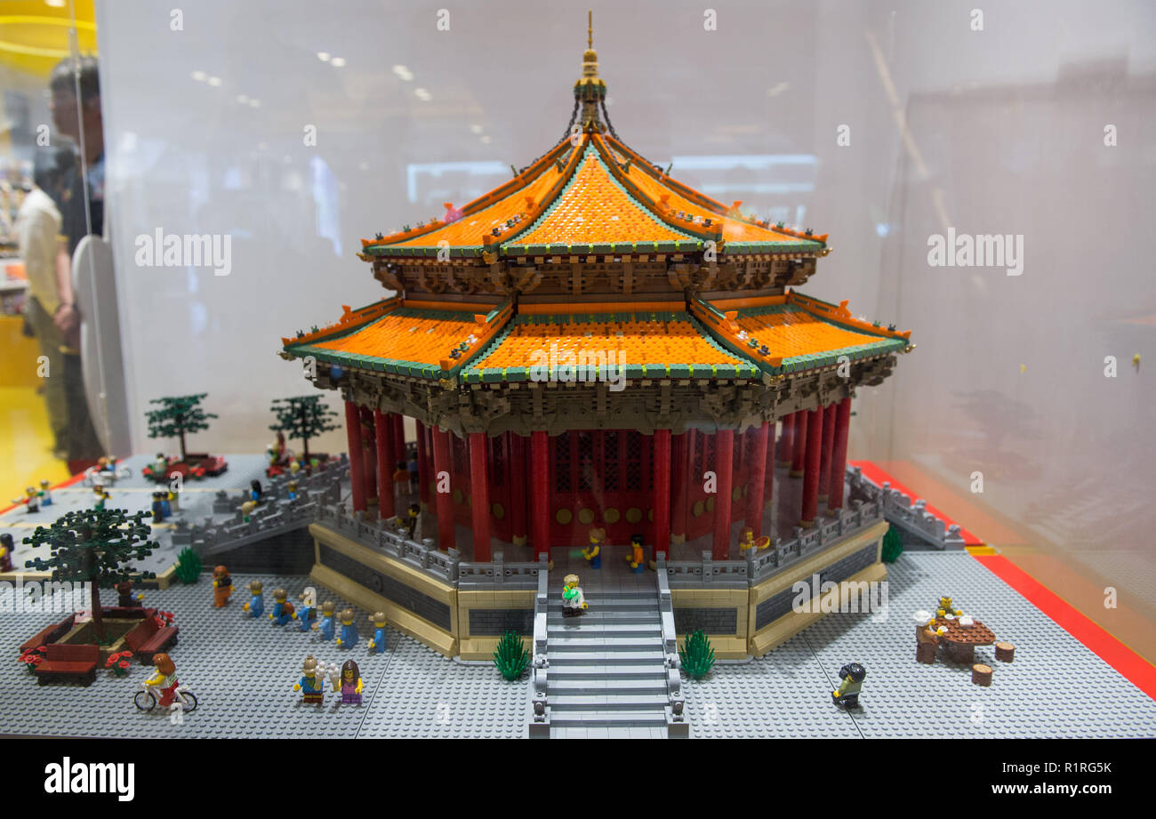 Shenyang, Shenyang, China. 14th Nov, 2018. Shenyang, CHINA-Thousands of lego  blocks form a model of