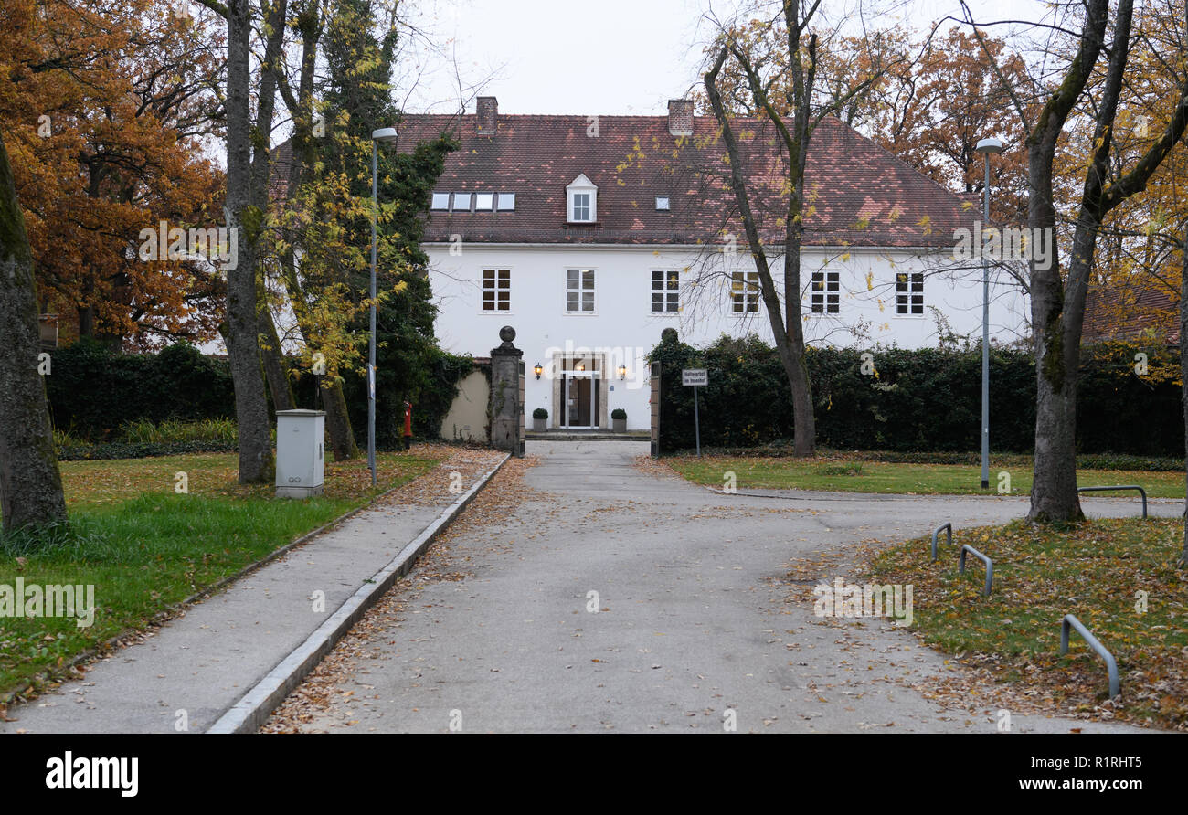 Pullach, Germany. 09th Nov, 2018. The president's villa can be seen on the premises of the Federal Intelligence Service (BND). The villa was once the residence of Martin Bormann, head of the party office of the NSDAP and a confidant of Hitler, and belonged to the former Reichssiedlung Rudolf Heß, which was built between 1936 and 1938. From 1947, the buildings were used by the Gehlen organization and later by the Federal Intelligence Service (BND). Credit: Sven Hoppe/dpa/Alamy Live News Stock Photo