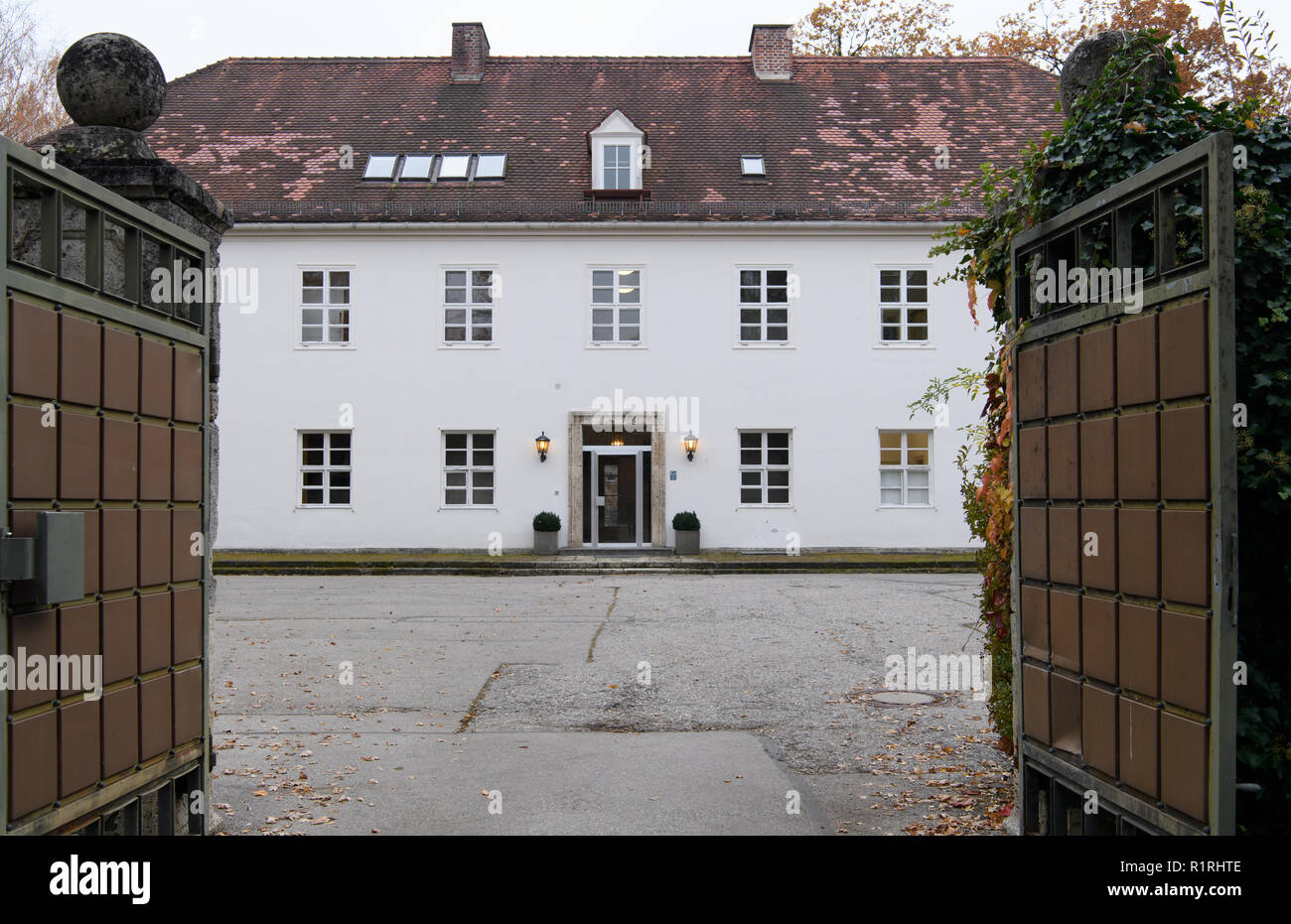 2019 year - Nova Villa (b. 1947) 2019 year