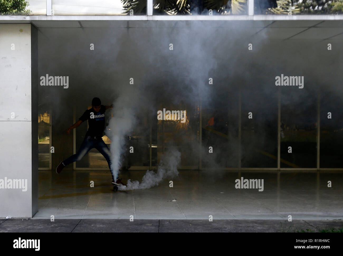 Valencia, Carabobo, Venezuela. 14th Nov, 2018. November 14, 2018. A student kicks the tear-gas bomb that will launch unknown elements to sabotage the electoral process of the student elections at the University of Carabobo. In Valencia. Venezuela . Photo: Juan Carlos Hernandez Credit: Juan Carlos Hernandez/ZUMA Wire/Alamy Live News Stock Photo
