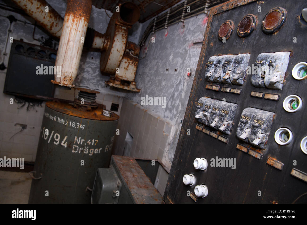 Pullach, Germany. 09th Nov, 2018. An old fuse box can be seen in a bunker under the presidential villa on the premises of the Federal Intelligence Service (BND). The villa was once the residence of Martin Bormann, head of the party office of the NSDAP and a confidant of Hitler, and belonged to the former Reichssiedlung Rudolf Heß, which was built between 1936 and 1938. From 1947, the buildings were used by the Gehlen organization and later by the Federal Intelligence Service (BND). Credit: Sven Hoppe/dpa/Alamy Live News Stock Photo