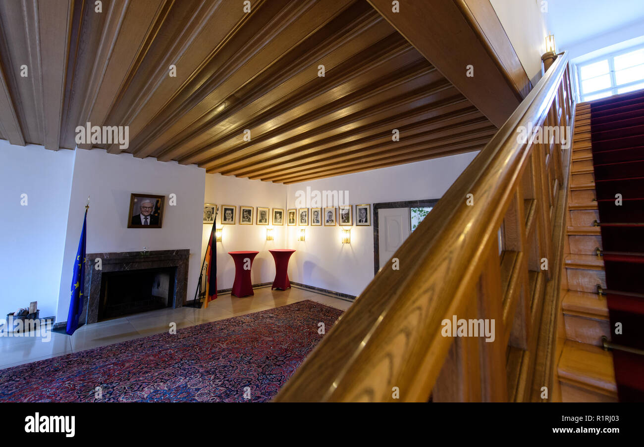 Pullach, Germany. 09th Nov, 2018. The conference room 'Alter Fritz' with a picture of Friedrich II can be seen in the presidential villa on the premises of the Federal Intelligence Service (BND). The villa was once the residence of Martin Bormann, head of the party office of the NSDAP and a confidant of Hitler, and belonged to the former Reichssiedlung Rudolf Heß, which was built between 1936 and 1938. From 1947, the buildings were used by the Gehlen organization and later by the Federal Intelligence Service (BND). Credit: Sven Hoppe/dpa/Alamy Live News Stock Photo